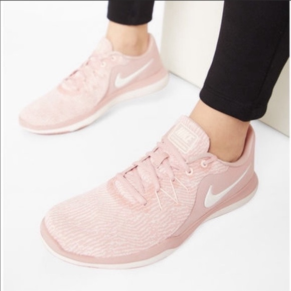 flex supreme tr 6 sneaker